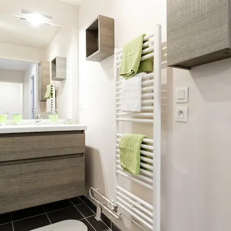 - Beautiful 7 People Apartment