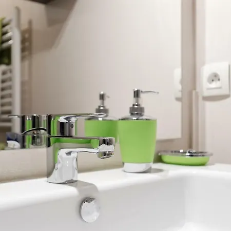 - Beautiful 7 People Apartment